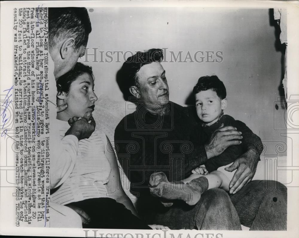 1953 Press Photo Bert Hemrich, Mrs Louisa La Madrid &amp; baby at NYC hospital - Historic Images