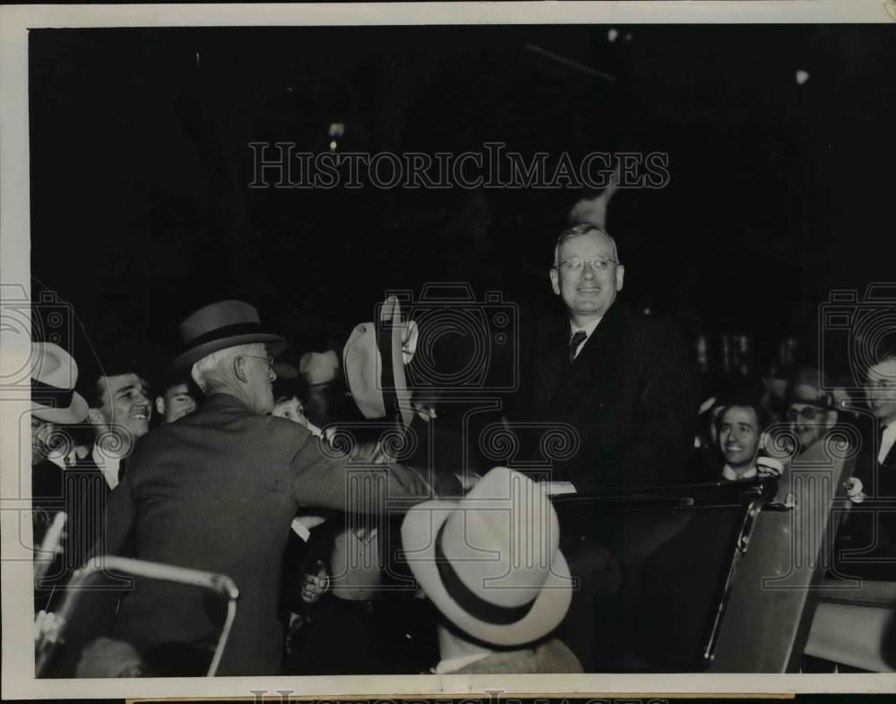 1936 Press Photo Gov. Alfred Landon arrives in Minneapolis to make speech. - Historic Images