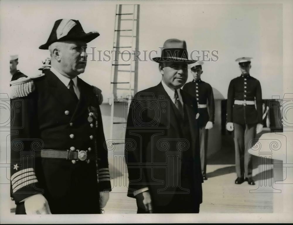 1937 Press Photo Gov. Alfred Lehman with Capt. G.E. Davis of USS New York - Historic Images