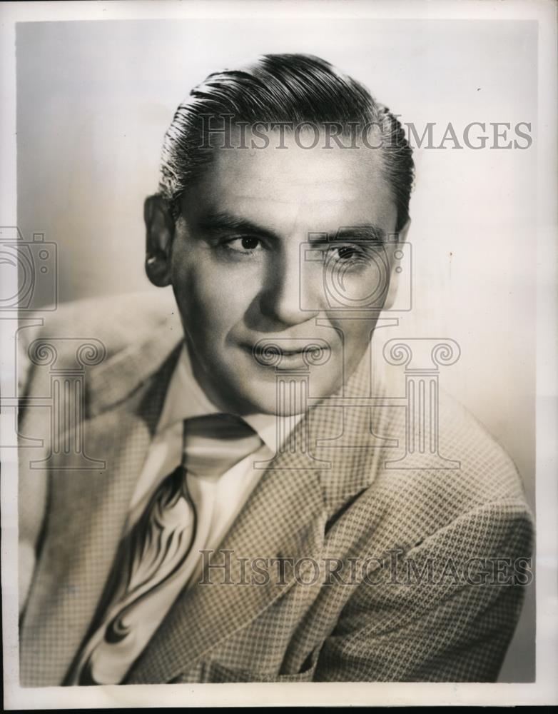 1951 Press Photo Bob Hawk on his CBS Bob Hawk Show from Hollywood - nee88341 - Historic Images