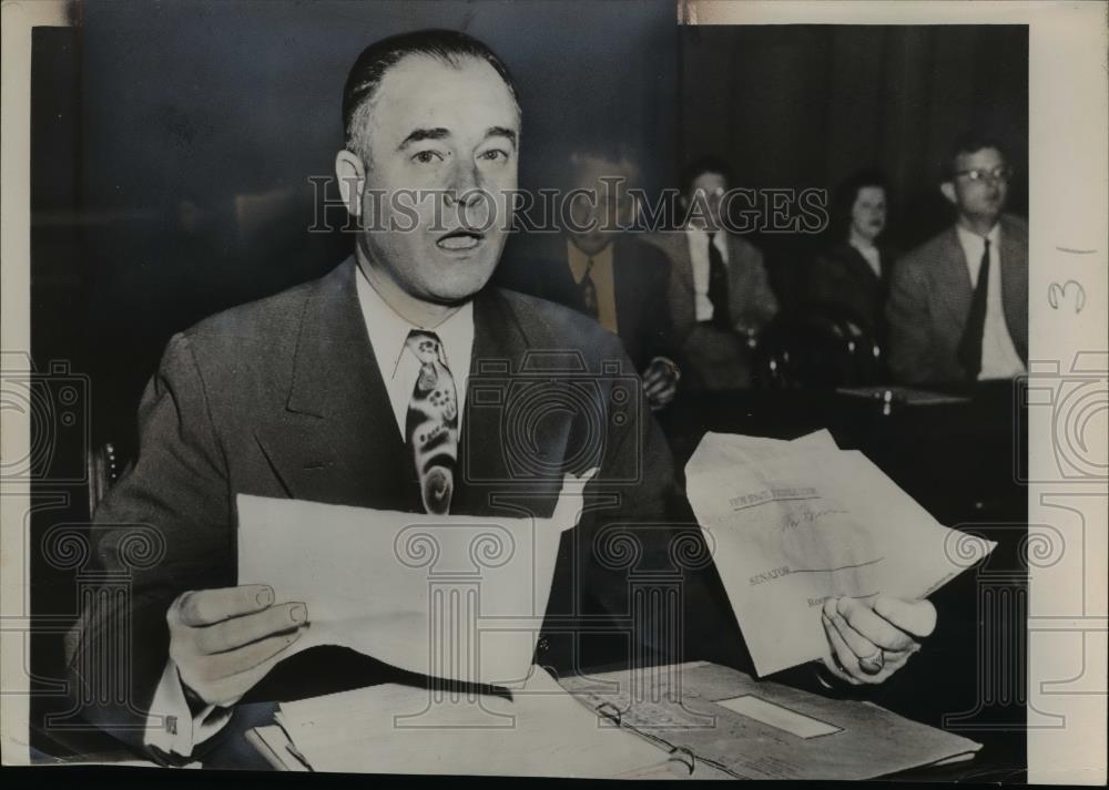 1952 Press Photo Investigator J Howard testifies at House Judiciary Committee - Historic Images