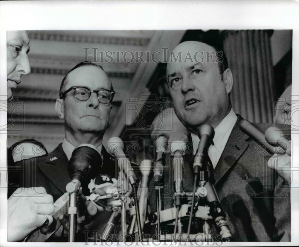 1970 Press Photo Melvin Laird, U.S. Sec. of Defense with Gen. Earle Wheeler. - Historic Images