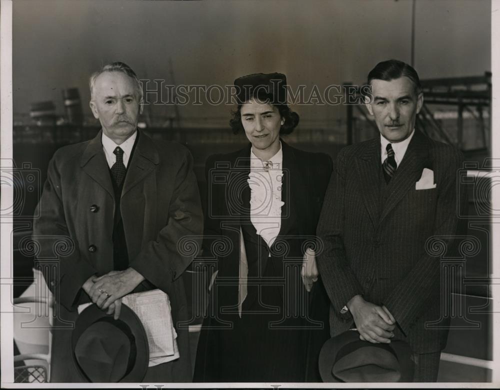 1938 Press Photo V Banes, Mrs Hurton & V Hurton on a ship - nee88052 - Historic Images