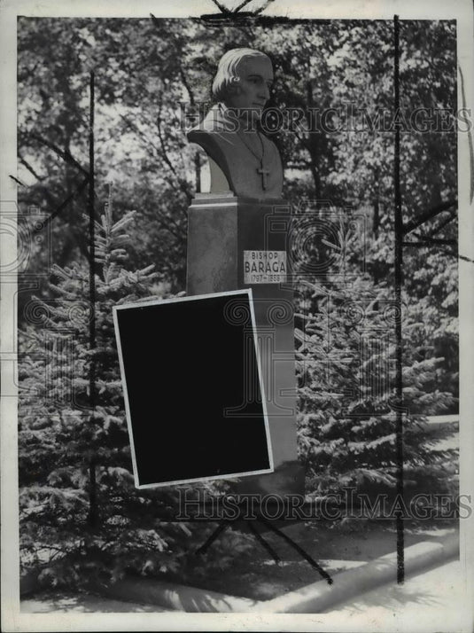 1937 Press Photo Bust of Bishop Irenej Frederick Baraga in Yugoslavia Garden - Historic Images