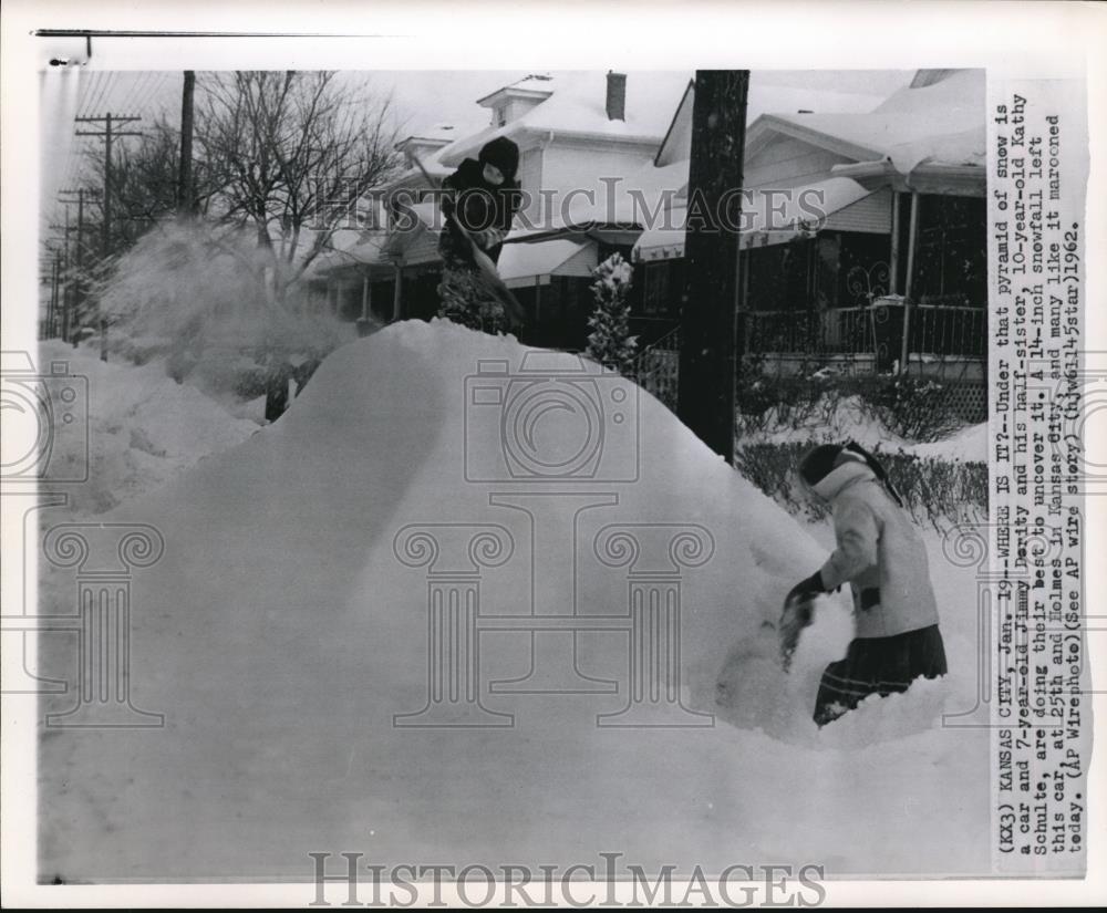 1962 Wire Photo Little boy Jimmy Dority at the pyramid of snow - cvw09444 - Historic Images