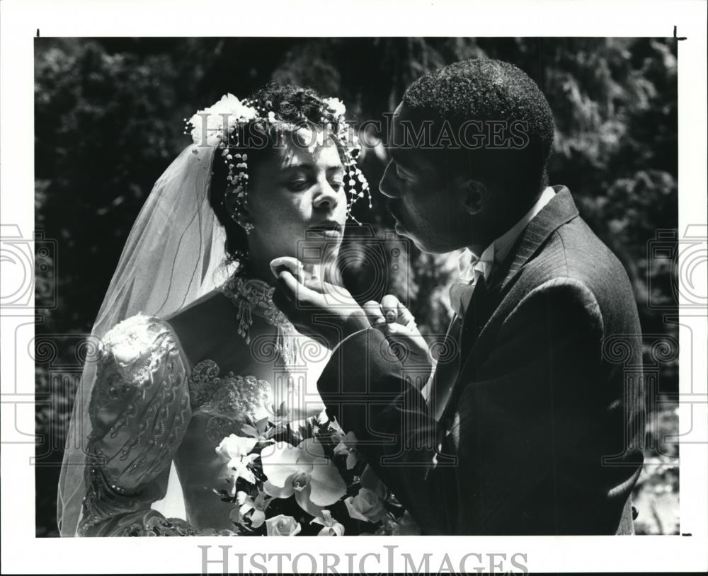 1991 Press Photo Groom Cleans up the drops of sweat from his bride - cva93992 - Historic Images