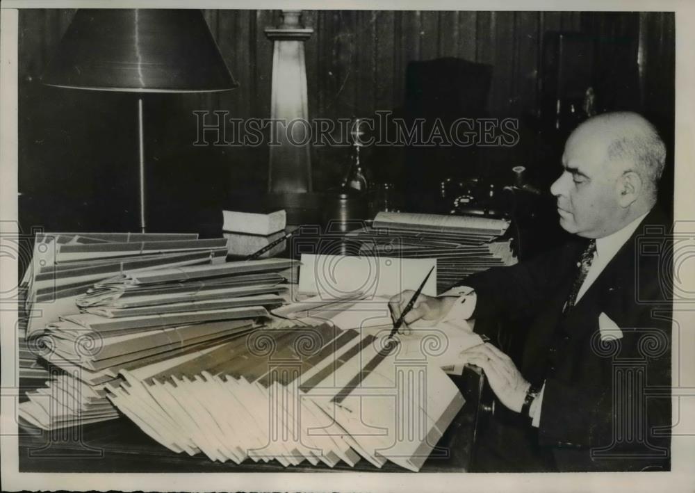 1940 Press Photo NY Governor Herbert Lehman at desk in Albany NY office - Historic Images