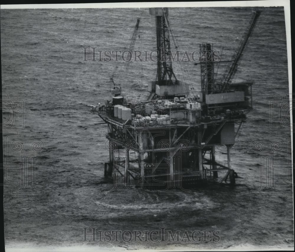 1969 Wire Photo The oil and gas bubble to the surface under sea break - Historic Images