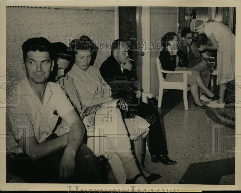 1962 Press Photo Regina Grey Nuns at Sasketchawan hospital tend patients - Historic Images