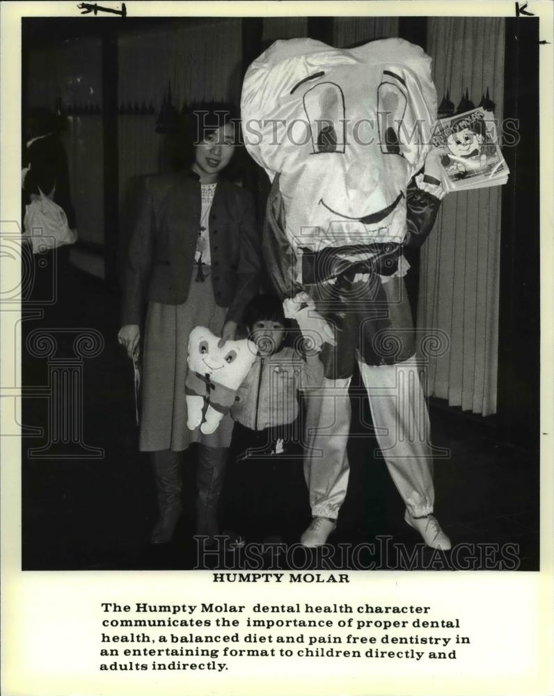 1985 Press Photo Humpty Molar dental health character at Cleve Health Museum - Historic Images