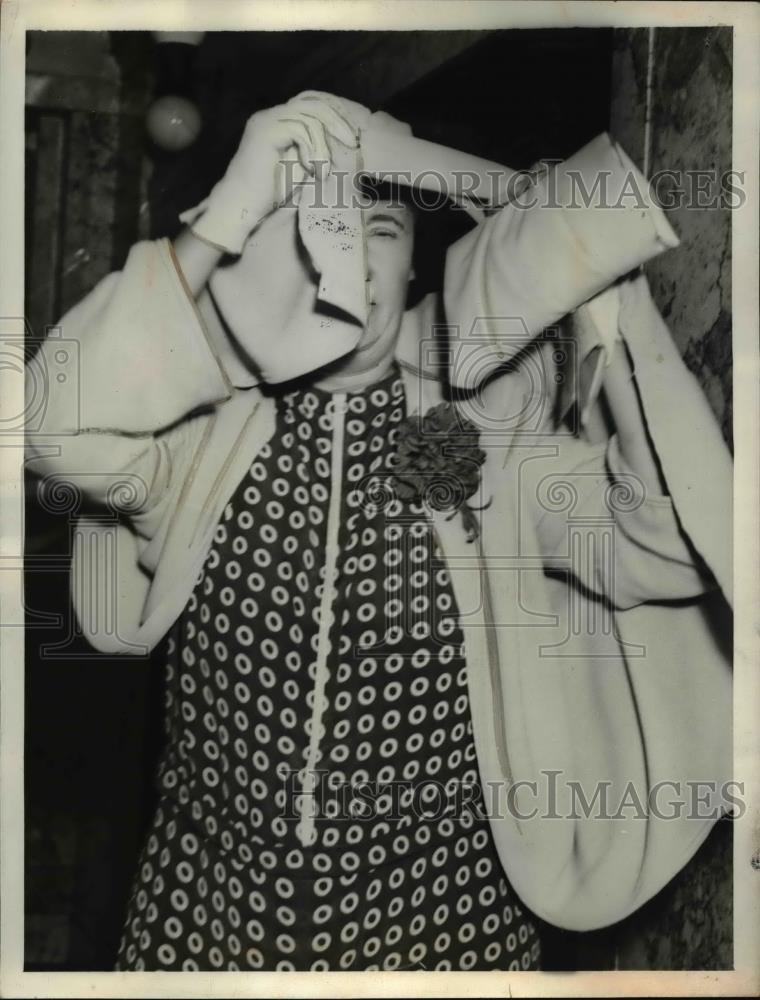 1938 Press Photo Mrs Anna Laura Barnett wido of world&#39;s richest Indian in LA CA - Historic Images