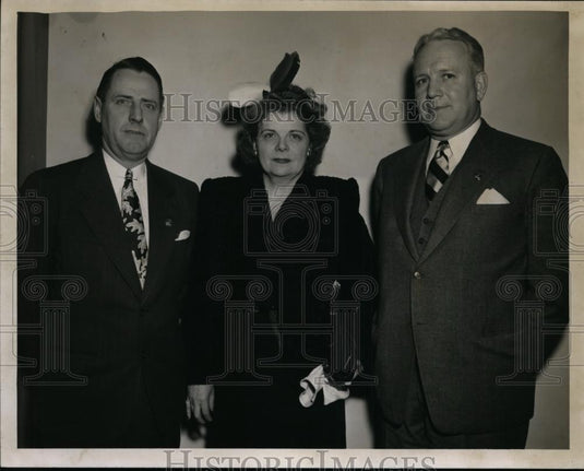 1946 Press Photo Don Elbright, Mrs.Marguerite G Temaine and E.S Patterson - Historic Images