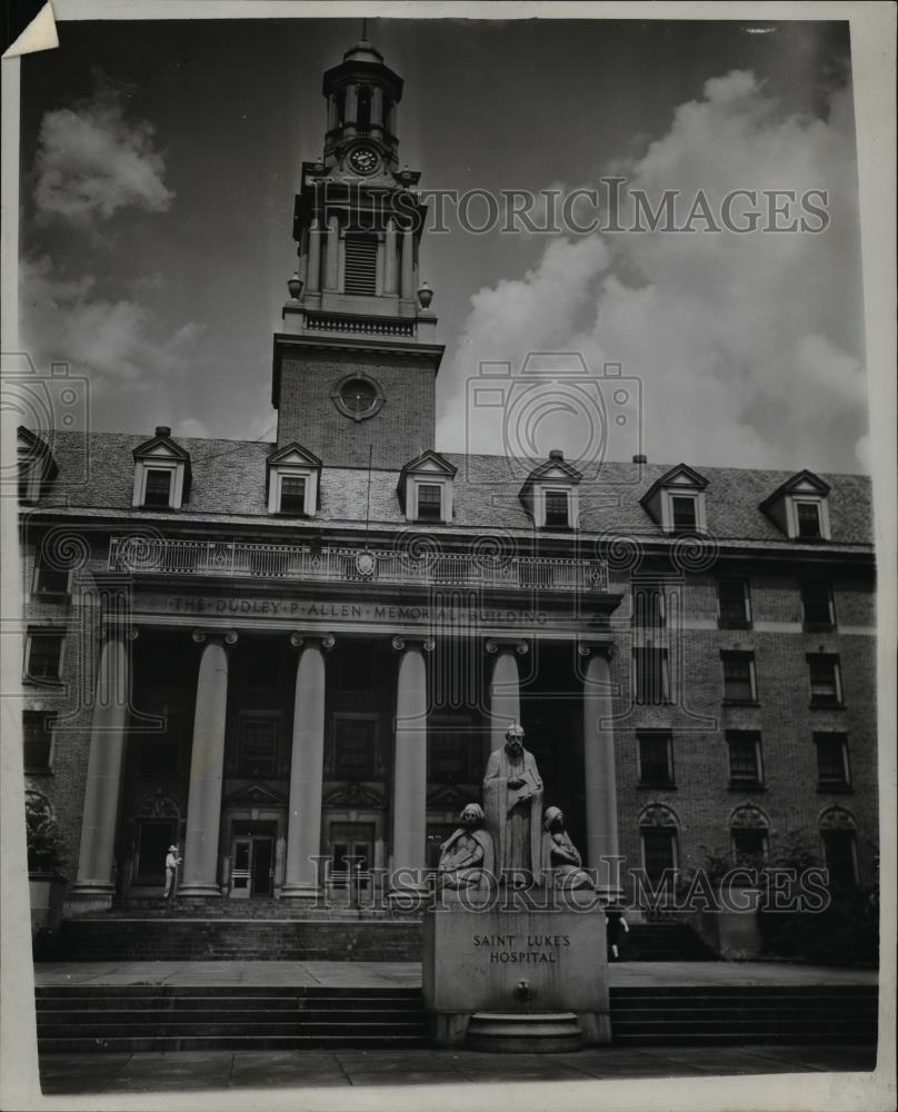 1946 Press Photo Entrance to St Luke&#39;s Hospital, 11311 Shaker Blvd. - cva91647 - Historic Images