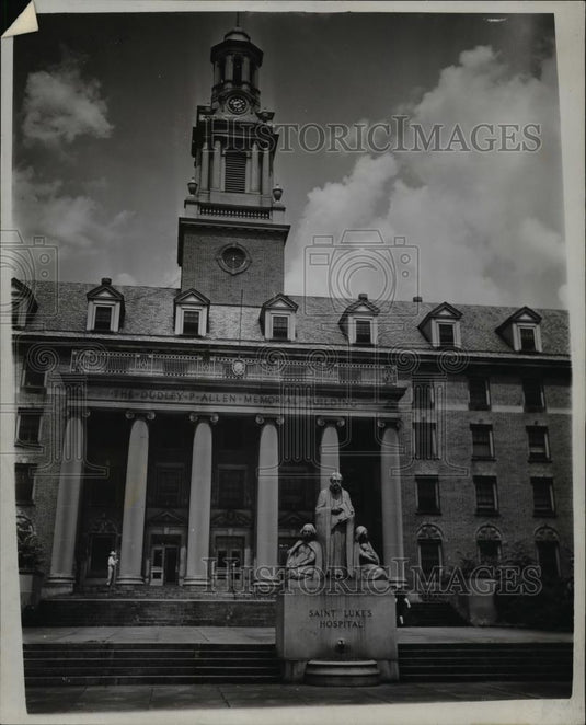 1946 Press Photo Entrance to St Luke's Hospital, 11311 Shaker Blvd. - cva91647 - Historic Images