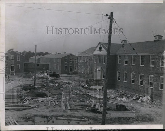 1943 Press Photo Army Hospital, Parma Hts, Administration Building on right - Historic Images