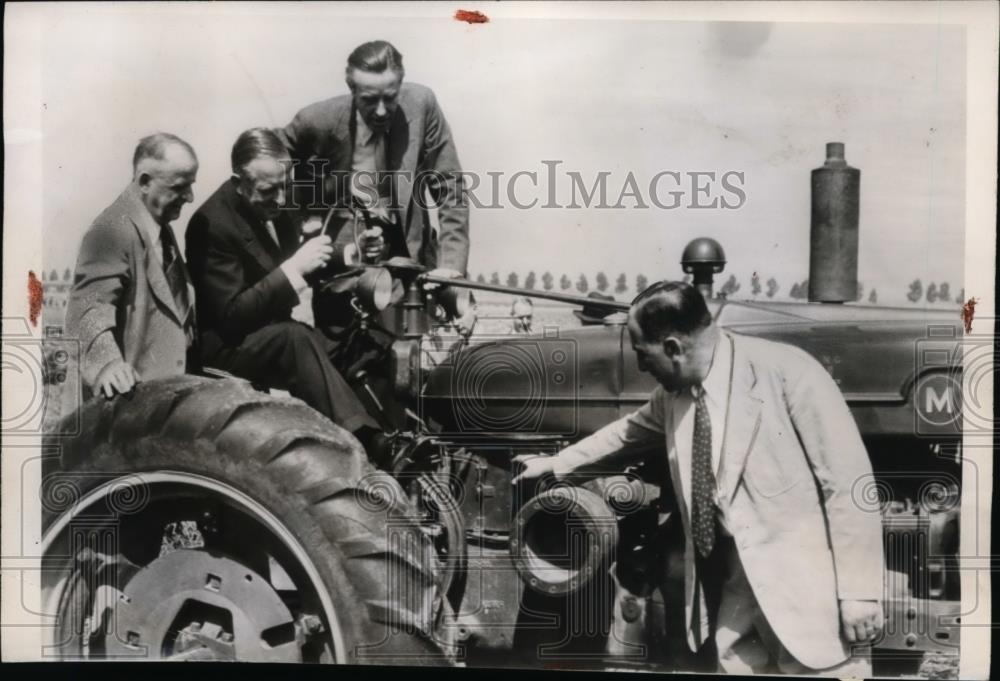 1948 Press Photo Paul Hoffman ECA head at French farms, Rep Karl Stephan - Historic Images