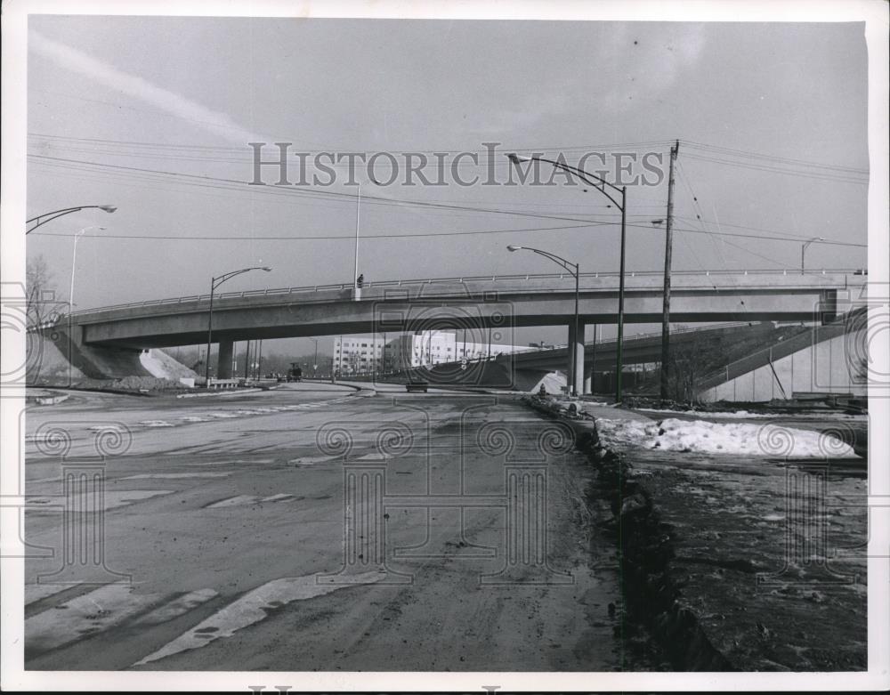 1964 Press Photo Clifton-West Lake Bridge - cva81456 - Historic Images