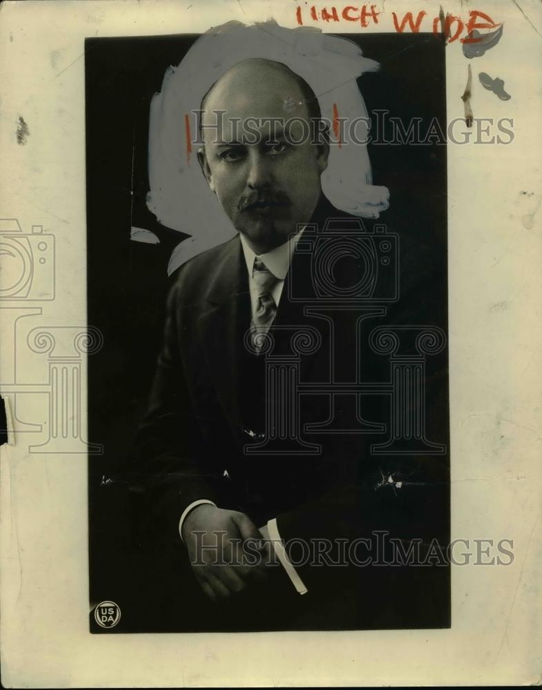 1924 Press Photo Dr John R Mohler at his office - nee85865 - Historic Images