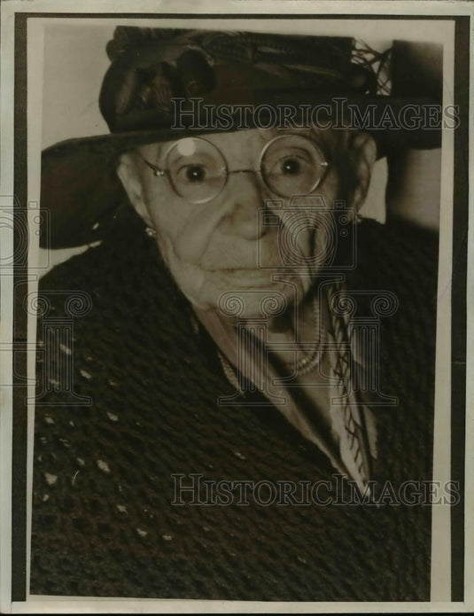 1936 Press Photo Minerva Hartman on 104th birthday at Minerva's Fort - nee85969 - Historic Images