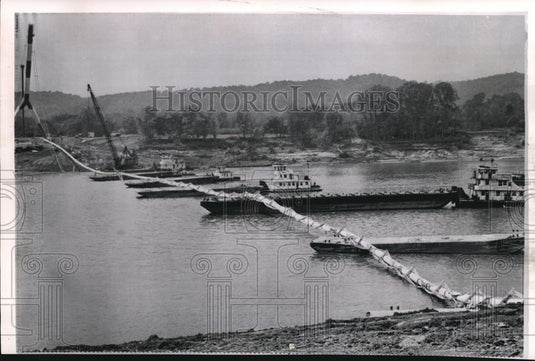 1962 Wire Photo The pipeline being installed by gas transmission company - Historic Images