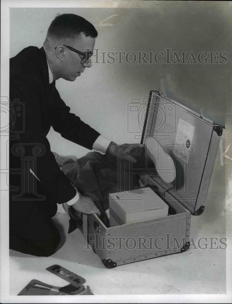 1968 Press Photo Roger Reeves and Resubee-Anne, resuscetators of Ameri ...