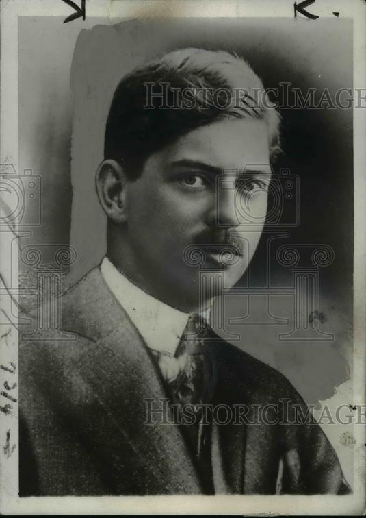 1930 Wire Photo Arriving by airplane from Paris, "Mr. Carol Caraan" former - Historic Images