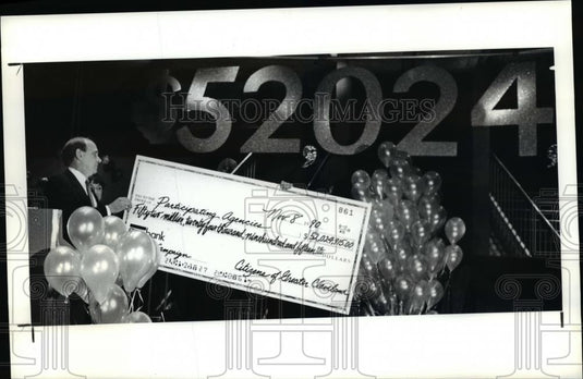 1990 Press Photo Edward Brandon volunteer chairman of United Way campaign - Historic Images