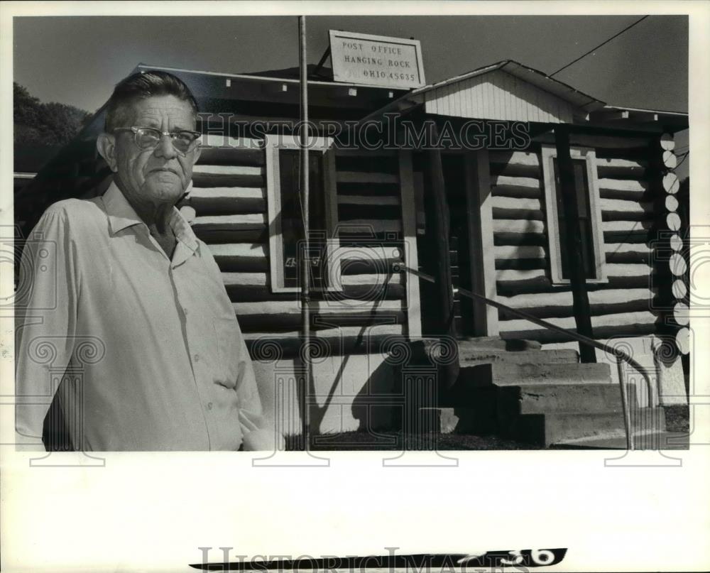 1980 Press Photo Don Brown, postmaster of Hanging Rock, Ohio - cvb02182 - Historic Images