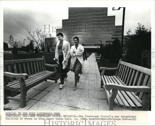 1985 Press Photo The New Cleveland Clinic's Building for Outpatient
 - cva92525 - Historic Images