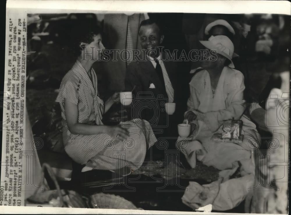 1935 Wire Photo Mrs. Theodore Roosevelt with son Theodore and his wife - Historic Images