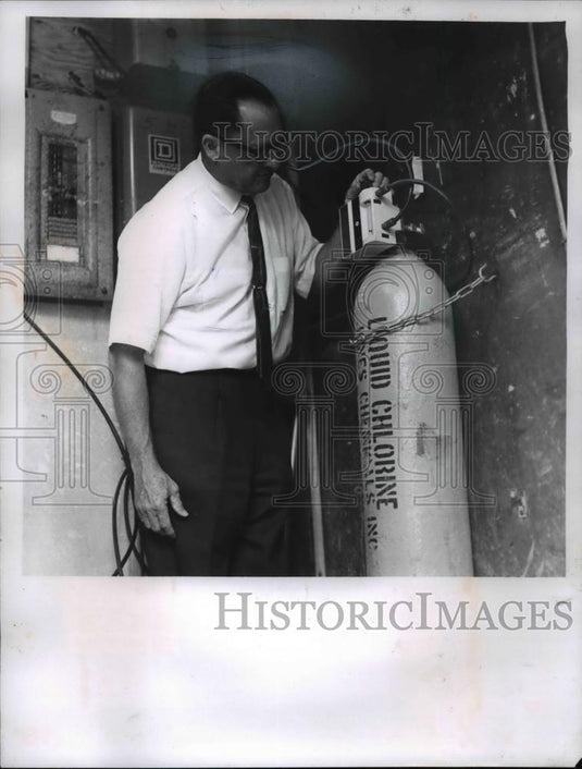 1968 Press Photo Clifford Hundman Inspects Swimming Pool Chlorinator - cvb04264 - Historic Images