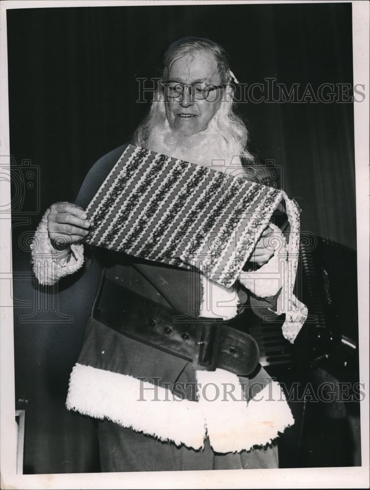1964 Press Photo Harry W. Rosenberry playing Santa at Golden Age Party - Historic Images