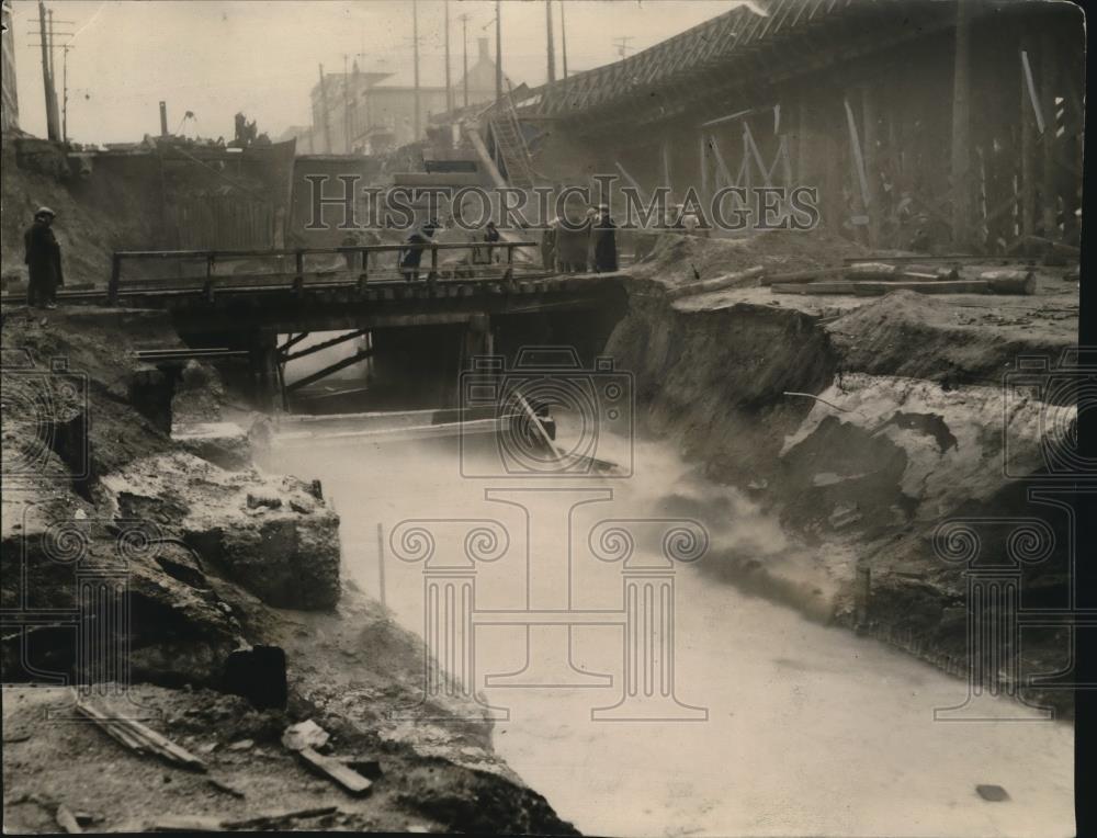 1929 Press Photo Flood warters is foing gorward along the Nickel Palate. - Historic Images