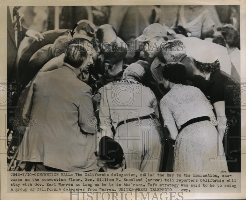 1952 Press Photo California delegates at Convention with Sen William Knowland - Historic Images