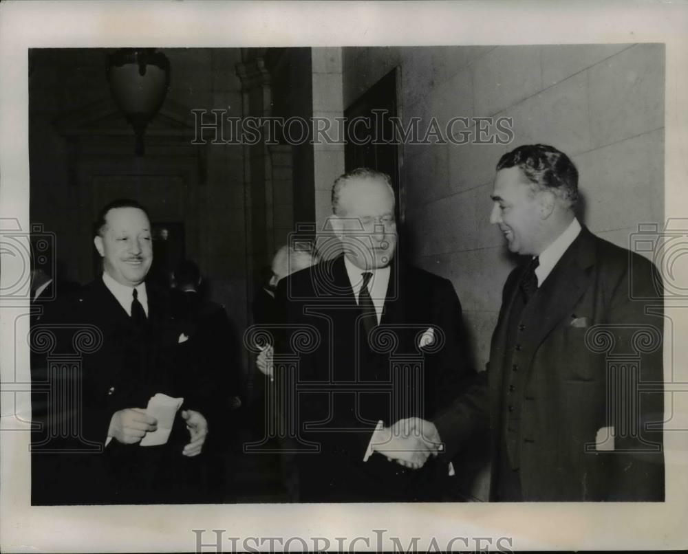 1941 Press Photo Herbert Bayard Swope congratulated by Sen.William F.Condon. - Historic Images