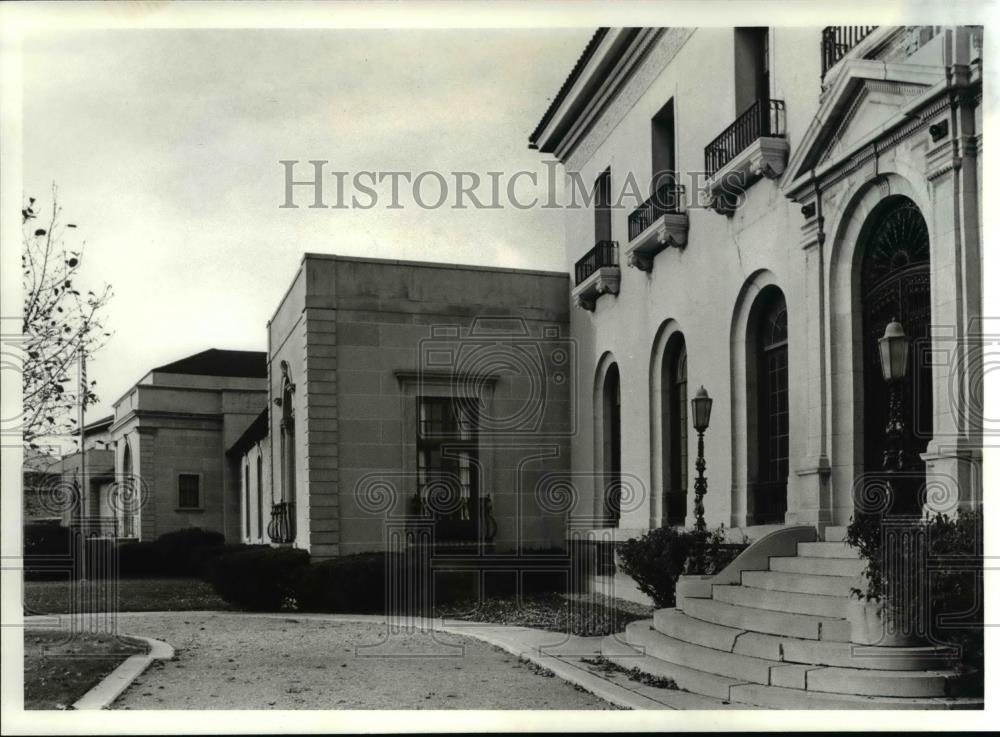 1983 Press Photo Exterior view of WRHS on East Blvd - cva84837 - Historic Images