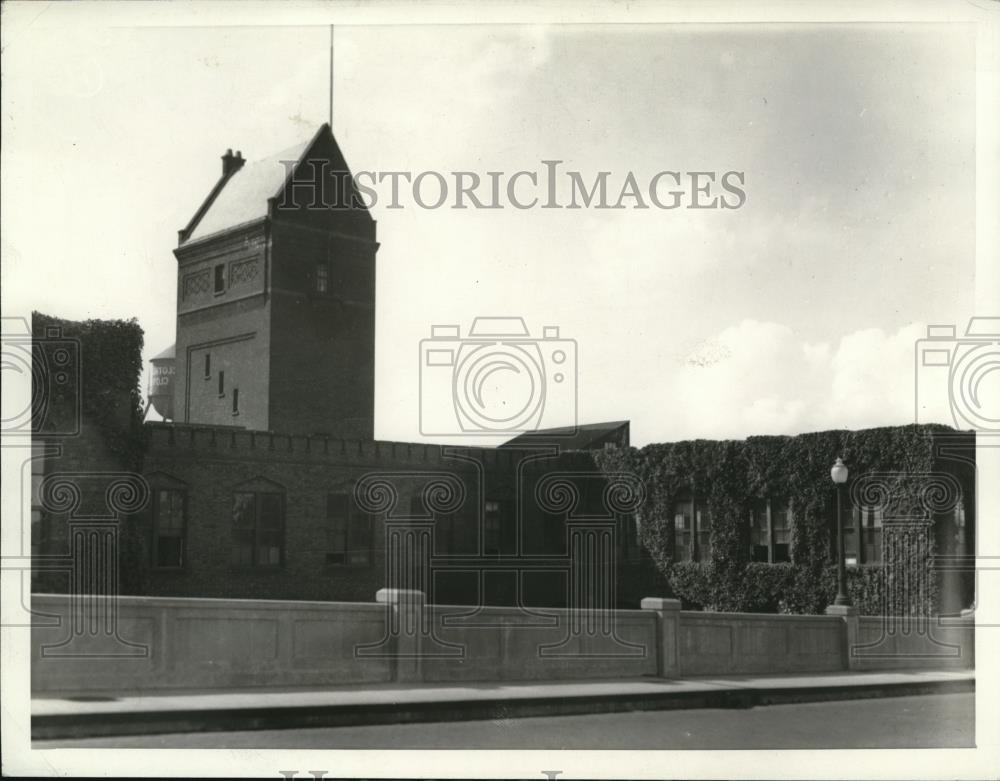 1935 Press Photo The Joseph &amp; Jeiss Co. building - cva87679 - Historic Images