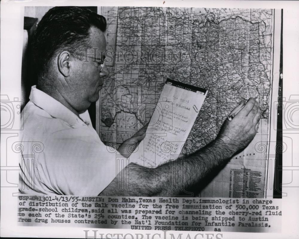 1955 Press Photo Don Hahn Texas Health Dept immunologist for polio vaccine - Historic Images