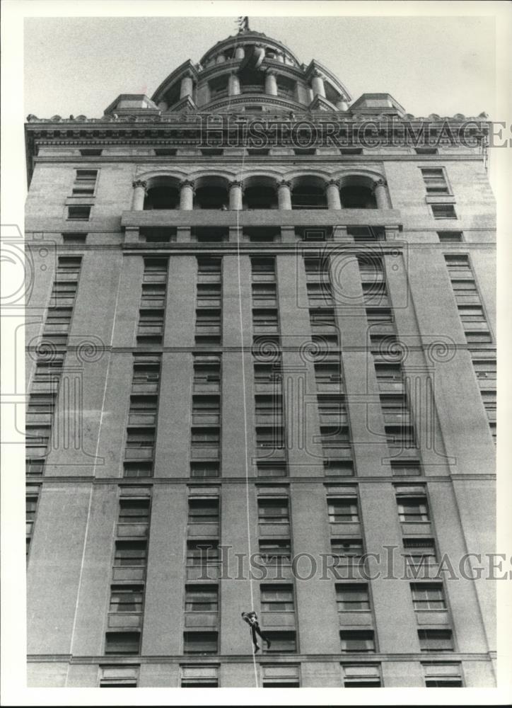 1980 Press Photo Union Terminal Tower - cva94483 - Historic Images