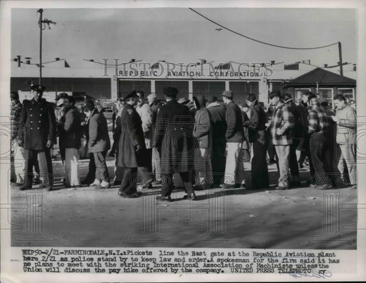 1956 Press Photo Farmingdale NY Republic Aviation Corp strikers & police - Historic Images