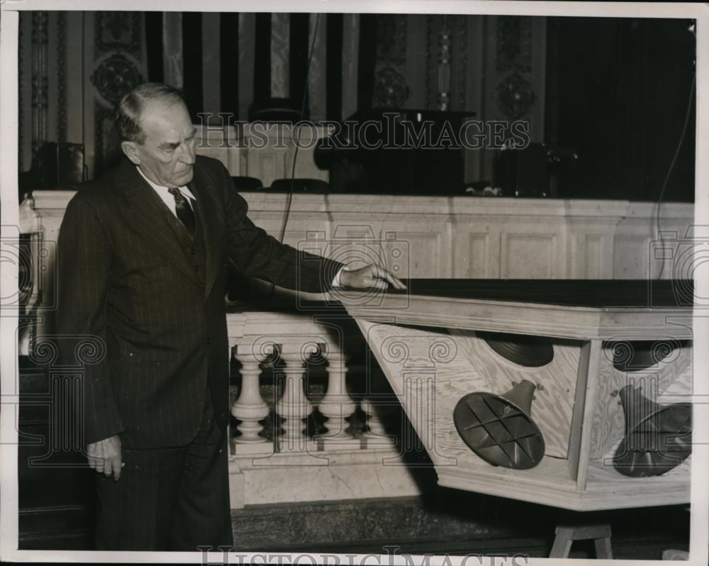 1938 Press Photo William B.Bankhead inspect loud speaker system in House Chamber - Historic Images