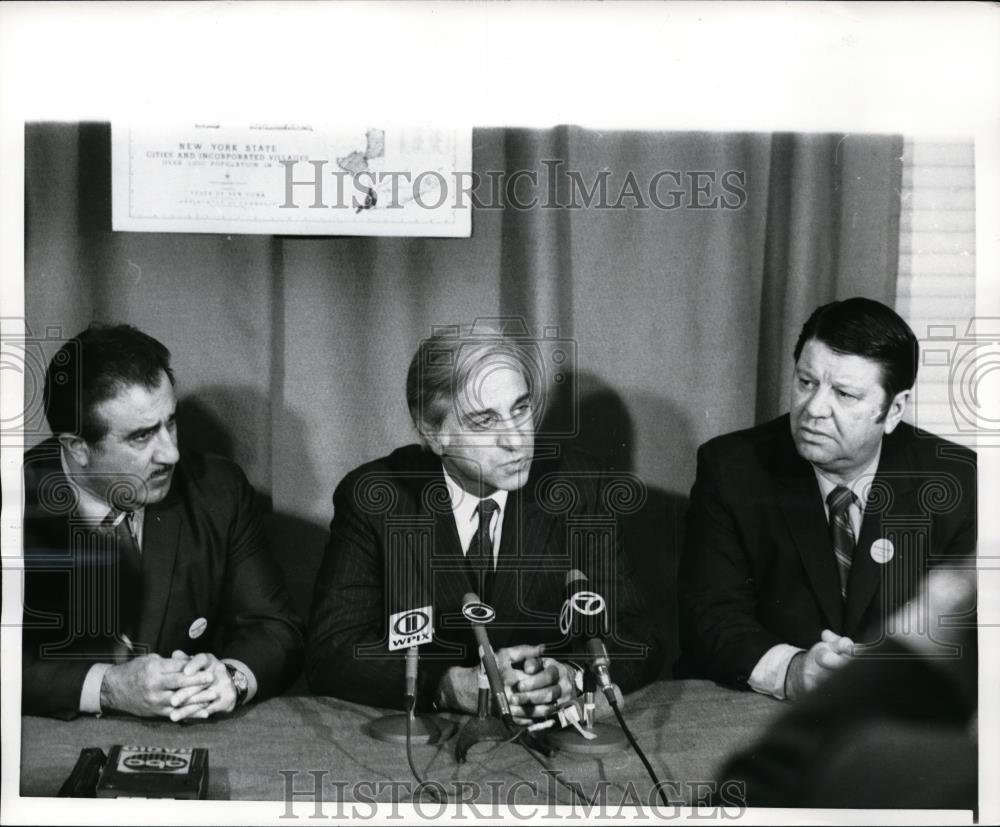 1970 Press Photo NY Governor candidate Howard Samuels, Walter Basajin - Historic Images