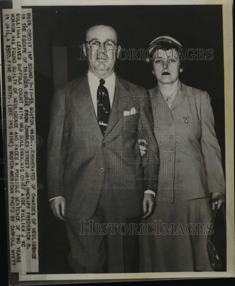 1955 Press Photo Sheriff Frederick R.Sullivan with wife leaves Suffolk Court. - Historic Images