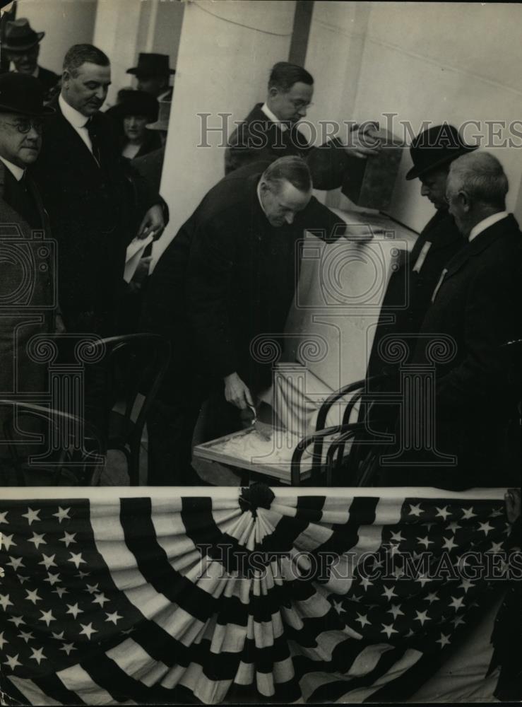1924 Press Photo President Coolidge lying courterstonne of City - nee87560 - Historic Images