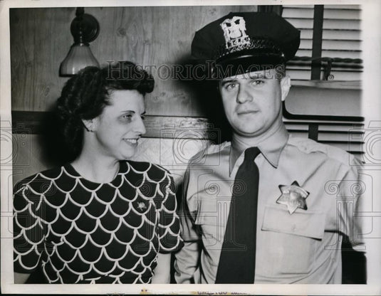1947 Press Photo Mrs Bernice Ziebel & son Edward a police force hero in Chicago - Historic Images