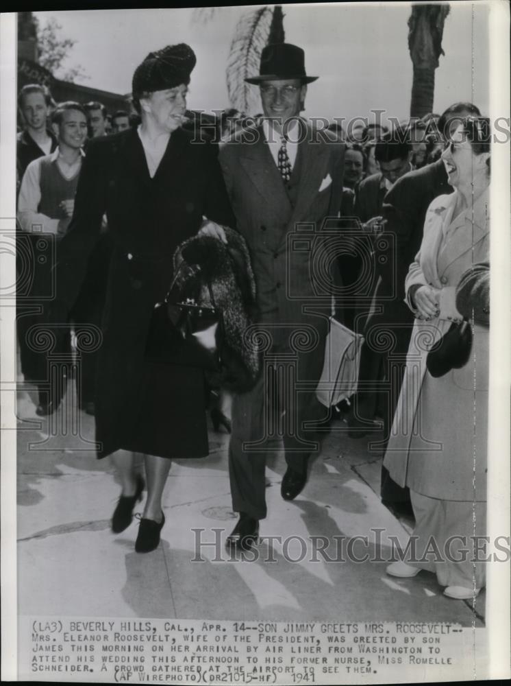 1941 Wire Photo Mrs Eleanor Roosevelt greeted by son Jimmy in Beverly Hills - Historic Images