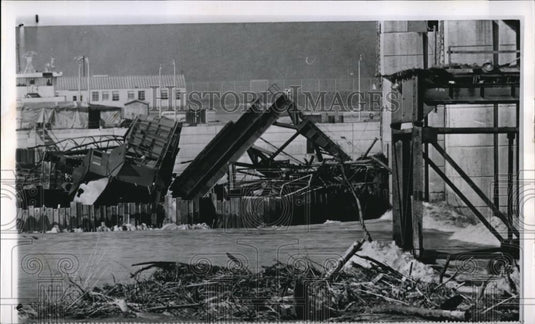 1961 Wire Photo The wreckage of the 000 foot crane trestle - cvw09887 - Historic Images