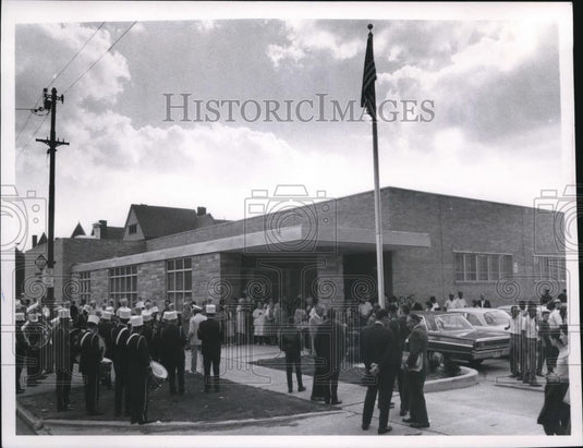 1968 Press Photo New Post Office with Letter Carriers Bank 1650 E55th - Historic Images