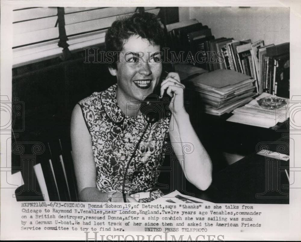 1954 Press Photo Donna Hobson talks to man who rescued her 12 years ago - Historic Images