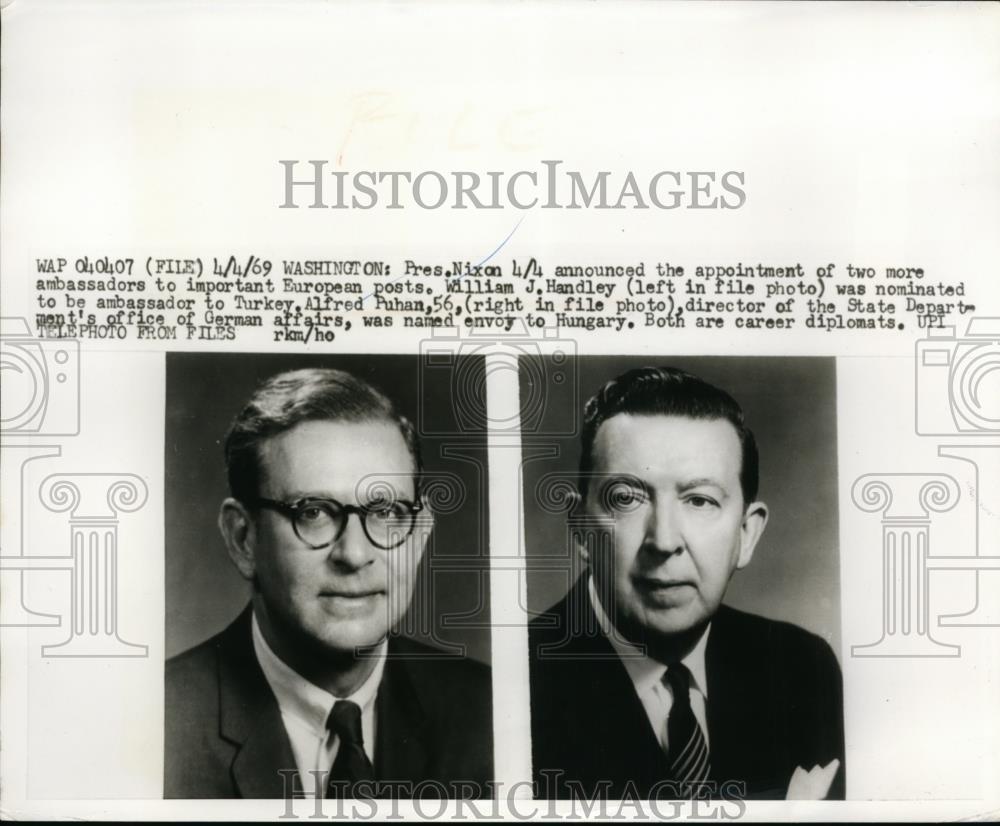 1969 Press Photo William J Handley and Alfred Puham, U.S Ambassodor to Europe - Historic Images